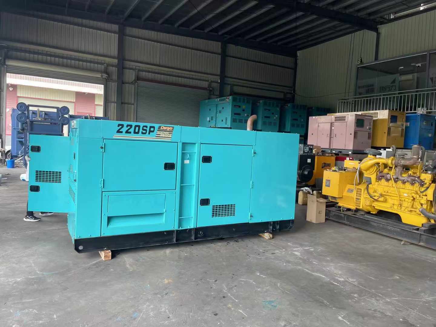 顺庆柴油发电机组长期不间断运行时，如何监控其温度和压力？