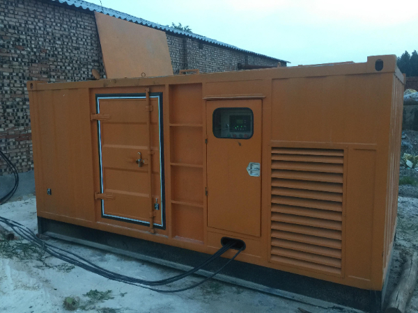 顺庆发电机组长期使用中，电缆线的敷设路径有哪些要求？