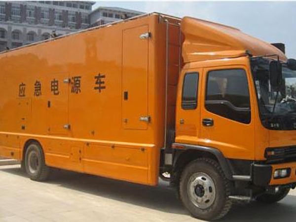 顺庆冬季柴油发电机启动前，如何检查燃油系统中的积水？